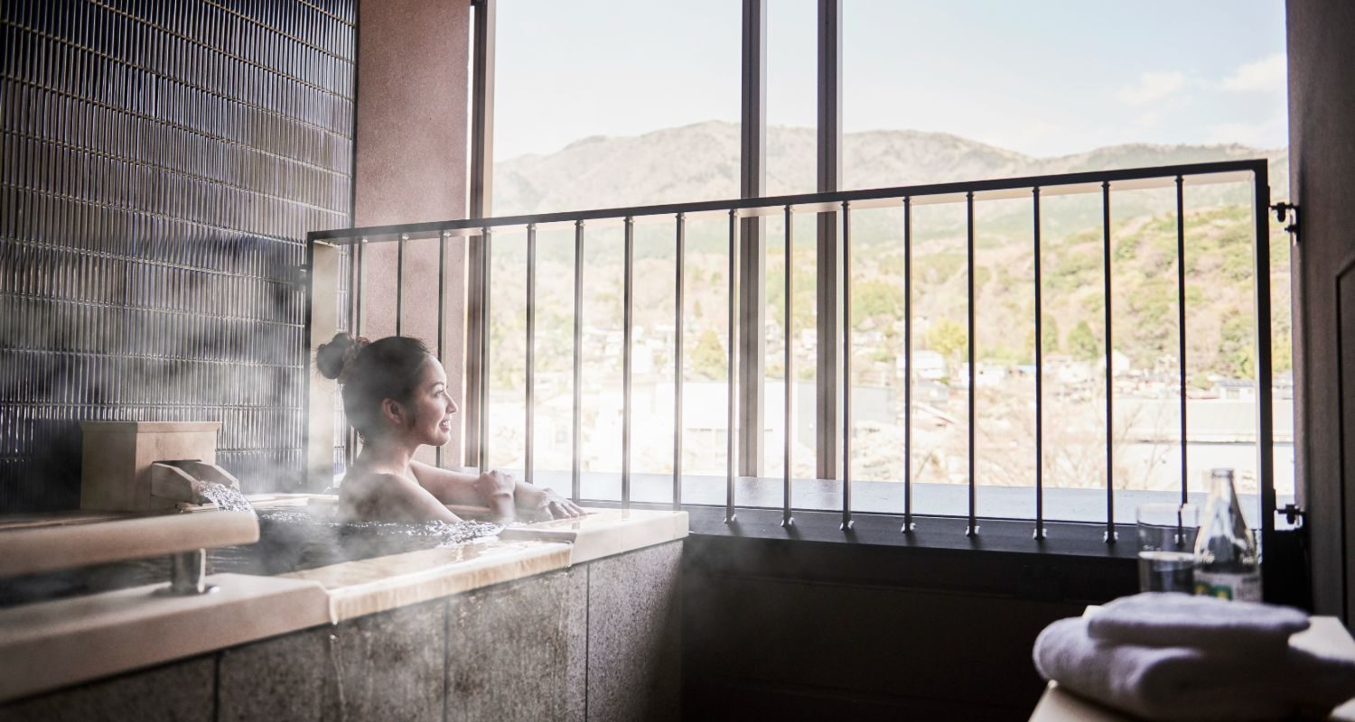 Riverside-onsen-with-model_3-1