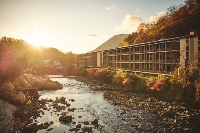 紅葉の見ごろまでもう少し🍁
自然と文化が薫る箱根強羅で、秋の訪れを感じてみませんか？  As autumn foliage reaches its peak, a breathtaking view awaits you right outside, creating beautiful memories of your journey.
With the perfect weather for outdoor adventures, immerse yourself in nature and enjoy the season to the fullest!🍁
-----
#hotelindigohakonegora 
#hotelindigo #hakonetrip 
#温泉旅行 #onsen 
#箱根温泉 #強羅 #紅葉