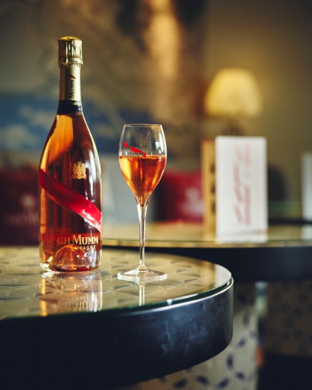 ディナーのあとは、バーカウンターで静かにグラスを傾ける時間🥃🍸
お気に入りの一杯を味わいながら、
ゆるやかに流れる箱根の夜をお楽しみください✨

✨ End your evening the Hakone way with a slow, soothing nightcap. 🥃
Find your favorite drink, settle into the bar, and let the calm rhythm of the night take over. 🌙🍸
👉 Come unwind and toast to a beautiful night in Hakone.
------
#hotelindigohakonegora 
#hakone #gora #hotelbar