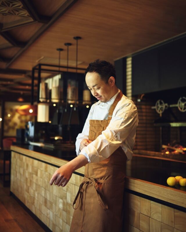 3月からの新メニュー！春を味わうディナーコース。
総料理長・坂本が大切にしているのは、
「肉や魚は厳選しているからこそ美味しいのは当然」という前提。
だからこそ、力を注ぐのは“添える野菜”。
これまで培ってきたフレンチの技法を基盤に、
薪火の力強さとフレンチの繊細さが響きあう一皿一皿。
和のエッセンスも取り入れた、
季節を感じるディナータイムをお楽しみください。🥂✨

▷ 詳細はプロフィールリンクから
@hotelindigohakonegora

🍽 CHEF’S SPECIAL COURSE

Our spring dinner course (March–May) is here.
Executive Chef Sakamoto blends refined French techniques with the rich character of wood-fire grilled dishes, finished with subtle Japanese inspiration.

From amuse to dessert, savor a seasonal dinner that celebrates spring in Hakone. ✨

▷ Link in bio
@hotelindigohakonegora
------
#hotelindigohakonegora 
#hakone #記念日ディナー #箱根旅行