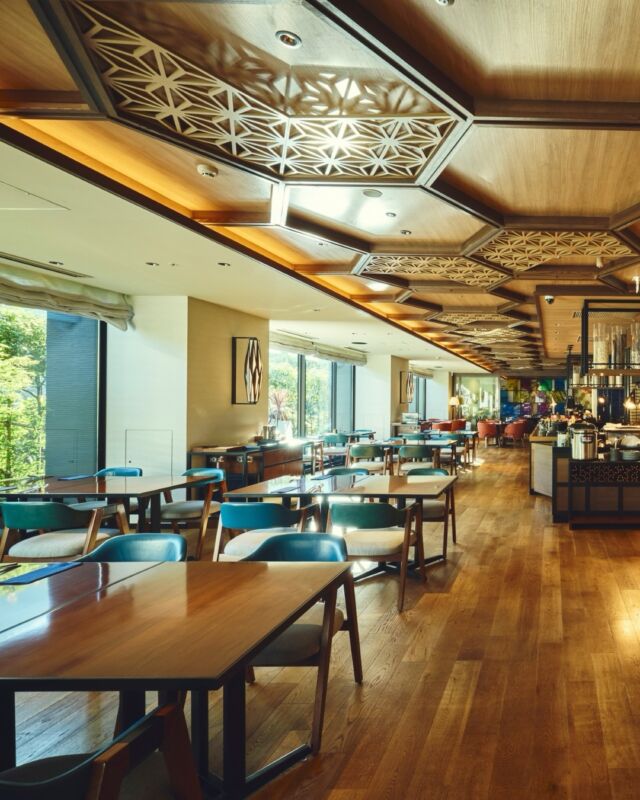 思い思いに楽しむ、朝食ビュッフェ🥐🍳
やわらかな朝の光が差し込むレストランで、一日のはじまりを。🌿 
ゆったりと流れる朝のひととき。☀️
 
Enjoy a breakfast buffet, your way. 🥐🍳
Begin your day in a restaurant where soft morning light streams in. 🌿 
Ease into a slow, flowing morning. ☀️
——
#hotelindigohakonegora
#hotelindigo #hakone