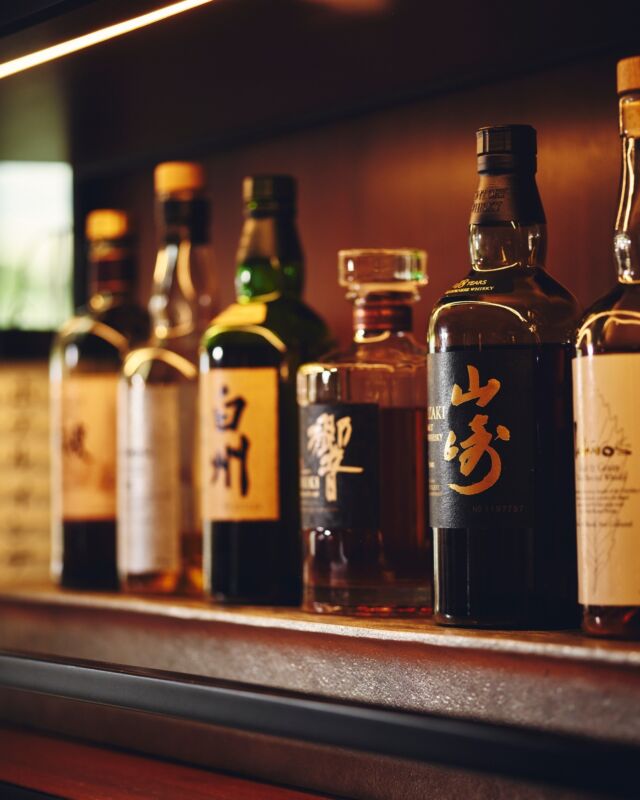 旅の夜に、特別な一杯を🍸
Japanese Whiskyをはじめ、INDIGO Craft Local Beer など、箱根時間を彩るドリンクをご用意しています。
バーに流れる穏やかな時間とともに、お気に入りの一杯をお愉しみください✨

A special drink for your evening in Hakone. 🍸
From Japanese Whisky to our INDIGO Craft Local Beer,
we offer a selection of drinks to complement your time in Hakone.
Enjoy your favorite glass alongside the calm and cozy atmosphere of our bar. ✨
------
#hotelindigohakonegora 
#japanisewhisky  #hakone 
#温泉旅行  #箱根旅行