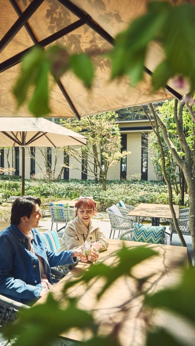鮮やかな緑に包まれる、初夏の箱根 🌿 
リバーサイドのお部屋の露天風呂や 中庭の足湯で心ほどける癒しのひとときを。 
日常を少し離れて、 自然に癒される滞在をお楽しみください。
 
【アクセス】
小田原駅からホテルシャトルバスにて約40分
箱根登山バス「宮城野橋」下車徒歩３分
 
Escape to Hakone’s refreshing greenery this early summer 🌿 
Relax in your riverside private onsen, or unwind at the garden footbath for a soothing escape. 
Step away from the everyday and enjoy a stay embraced by nature.
 
【Access】
About 40 minutes from Odawara Station by hotel shuttle bus.
3 minutes walk from Miyaginobashi bus stop by Hakone Tozan Bus.
 
——
#hotelindigohakonegora
#hakone #gora #新緑