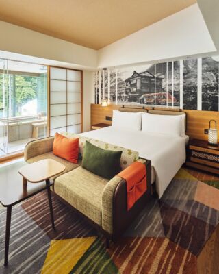 箱根の歴史や文化が息づく空間🍵
どこか懐かしく、心落ち着くお部屋でゆったりとしたひとときを♨️

🛏 DELUXE TWIN HILLSIDE WITH PRIVATE ONSEN BATH

A space inspired by Hakone’s rich history and culture 🍵
Relax in a guest room that feels both nostalgic and comforting,
and enjoy a peaceful moment away from the everyday ♨️

---
#hotelindigohakonegora
#hakone #gora