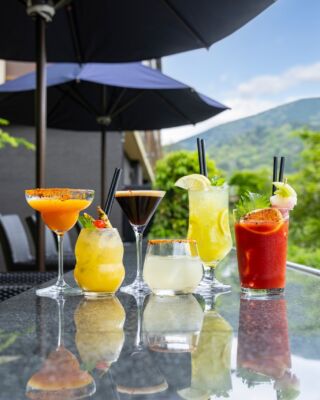 季節限定カクテル「Early Summer Creations」🍸
今回のプロモーションでは、刺激的な辛さと爽快感をテーマに、TABASCO®由来の熟成赤唐辛子エッセンスを使用した「ABSOLUT® TABASCO™ Vodka」、日本の伝統素材である抹茶の魅力を引き出したジャパニーズクラフトリキュール「奏 Kanade〈抹茶〉」、プレミアムテキーラ「CODIGO Blanco」などを使用した全11種類のオリジナルカクテルをご用意しました。
日本らしさと新しさを同時に楽しめる、ここでしか味わえないカクテル体験をお楽しみください✨

Early Summer Creations🍸
Enjoy a unique cocktail experience that brings together Japanese flavors and fresh inspiration. ✨

---
#hotelindigohakonegora 
#hakone