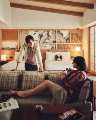ゆとりある空間とこだわりのインテリアが特徴的なプレミアスイート。
箱根で過ごす時間を、より豊かに彩ります♨

🛏 PREMIER SUITE WITH PRIVATE OPEN-AIR BATHS

The Premier Suite features a spacious layout and distinctive interior details inspired by the character of Hakone. 
Every detail is designed to make your stay in Hakone even more memorable.

---
#hotelindigohakonegora 
#hakone #温泉旅行  #記念日旅行