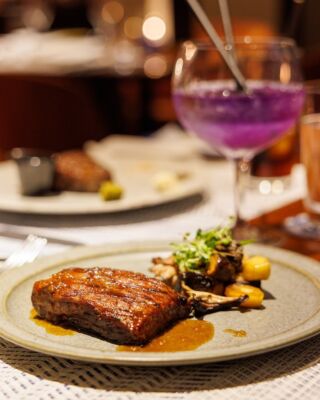 薪火が生み出すライブ感あふれるグリル料理🔥
自然とデザインが調和する空間で、五感を満たすディナータイムをお楽しみください。

Experience the excitement of live wood-fired grilling. 🔥
Set in a space where nature and thoughtful design come together, every dinner delights all five senses.

Special thanks to @minjjang_trip
---
#hotelindigohakonegora 
#箱根グルメ #箱根旅行