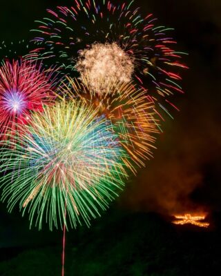 100年以上の歴史を誇る「箱根強羅温泉大文字焼」🎆
リバーサイドのお部屋からは、「大」の文字と夜空を彩る打ち上げ花火をご覧いただけます。
ホテルインディゴ箱根強羅で、心に残る特別な夏の思い出を✨

8月16日(日) 19:30点火予定
*荒天時延の場合は8月17日(月)開催予定

For over a century, the Hakone Gora Onsen Daimonji Yaki has been one of Hakone's most iconic summer traditions. 🎆 
From our riverside rooms, take in the illuminated "大" character and spectacular fireworks lighting up the night sky. 
Create unforgettable summer memories at Hotel Indigo Hakone Gora. ✨

Hakone Daimonji-yaki
📅August 16 (Sun)
🎆Bonfire lighting: 7:30 PM
*Postponed to August 17 (Mon) in case of severe weather.

---
#hotelindigohakonegora 
#hakone #夏休み #箱根旅行 #大文字焼
