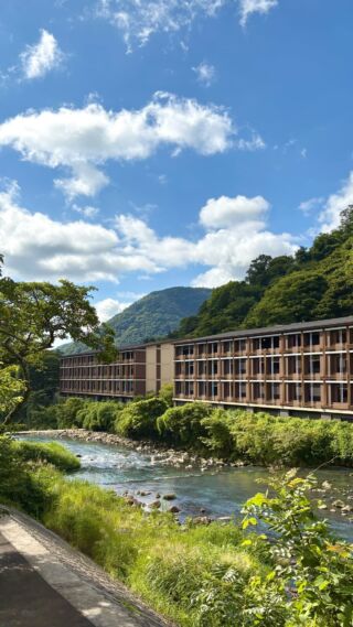 箱根で過ごす、余白時間。
お部屋の温泉風呂やサーマルスプリングで身体を癒し、
夜は薪火料理で、五感が喜ぶディナーを。
朝は、フルビュッフェの朝食で、好きなものを好きなだけ。
本当の自分に戻る、リトリートステイを。
 
Make room to slow down in Hakone.
Unwind in your private hot spring bath or at the Thermal Spring.
Enjoy a wood-fired dinner that awakens all your senses.
Start your morning with a full buffet breakfast,
choosing as much as you like.
A hideaway that stokes your curiosity.
—
#hotelindigohakonegora
#夏休み #箱根旅行 #温泉