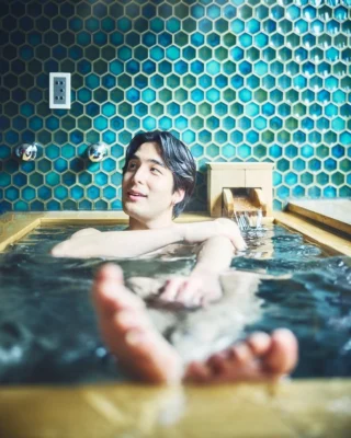 客室の温泉にゆっくり身をゆだねて、心地よい朝を迎える。

好きなものを好きなように味わいながら、
何気ない時間も、旅の思い出に。

箱根で過ごす、自分らしい休日を。

Slow down and soak in the private onsen in your room,
then wake up to a beautiful morning.

Take your time enjoying what you love,
and let the little moments become part of your journey.

Spend a holiday in Hakone, your way.
---
#hotelindigohakonegora 
#onsen #hakone